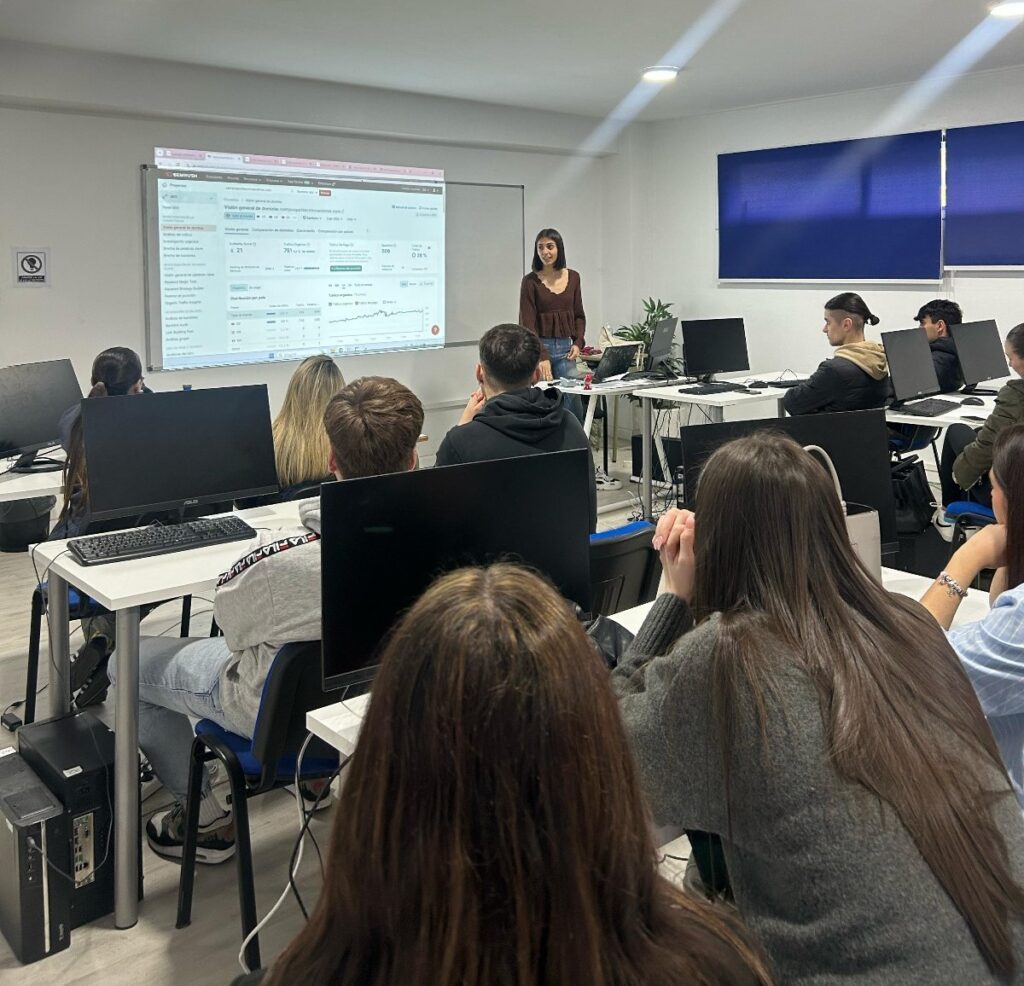 Charla sobre SEO con Candela Ferreira: auditoría web con Semrush