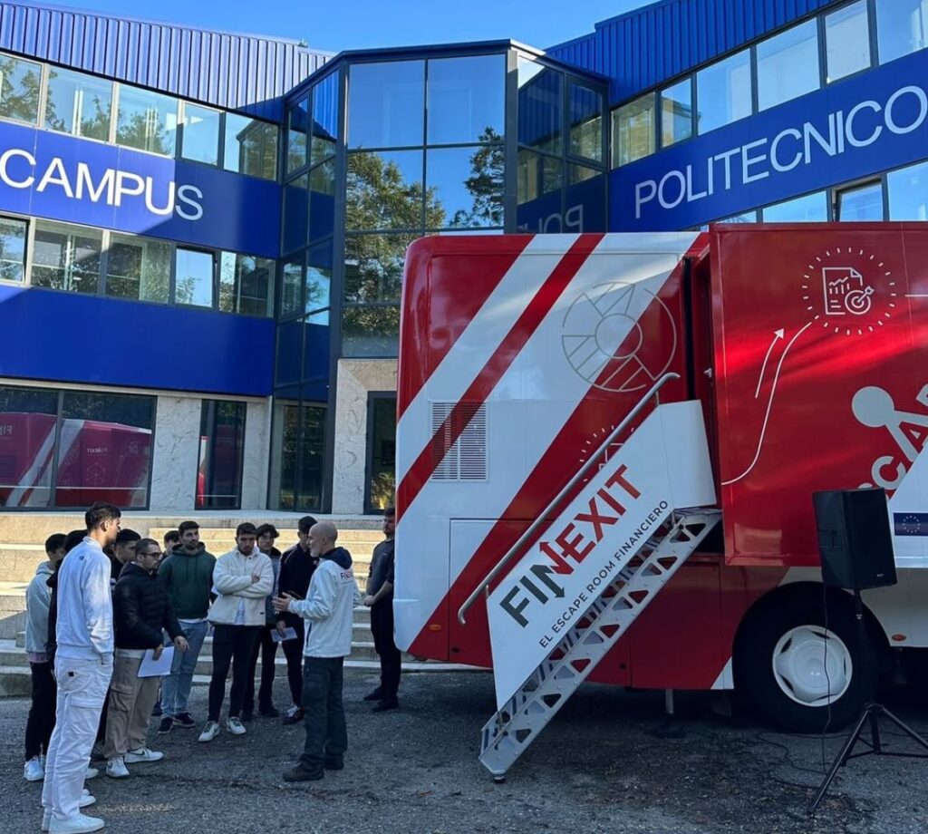 FINEXIT: El alumnado del Campus Politécnico Aceimar participa escape room financiero de la Cámara de Comercio de España.