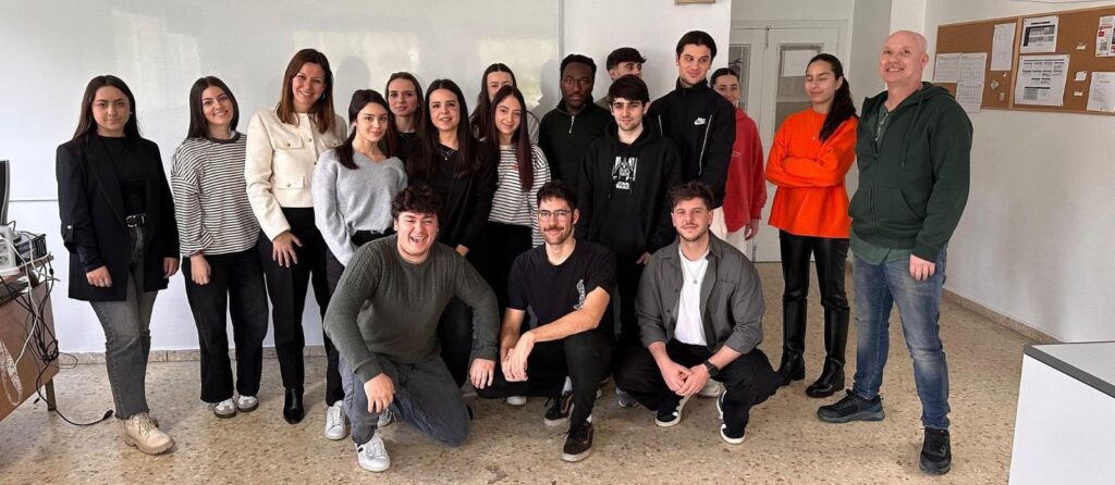 Torres y Carrera presenta su proyecto para Delikia: El alumnado aprende sobre un proyecto real de Marketing.