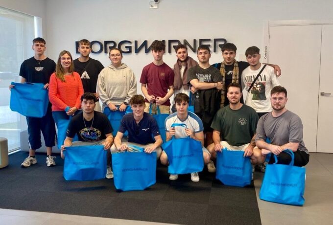 ALUMNADO DE LA FP DE AUTOMATIZACIÓN Y ROBÓTICA EN LA VISITA A BORGWARNER