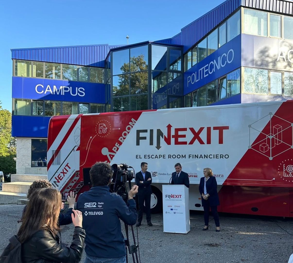 FINEXIT: El alumnado del Campus Politécnico Aceimar participa escape room financiero de la Cámara de Comercio de España.